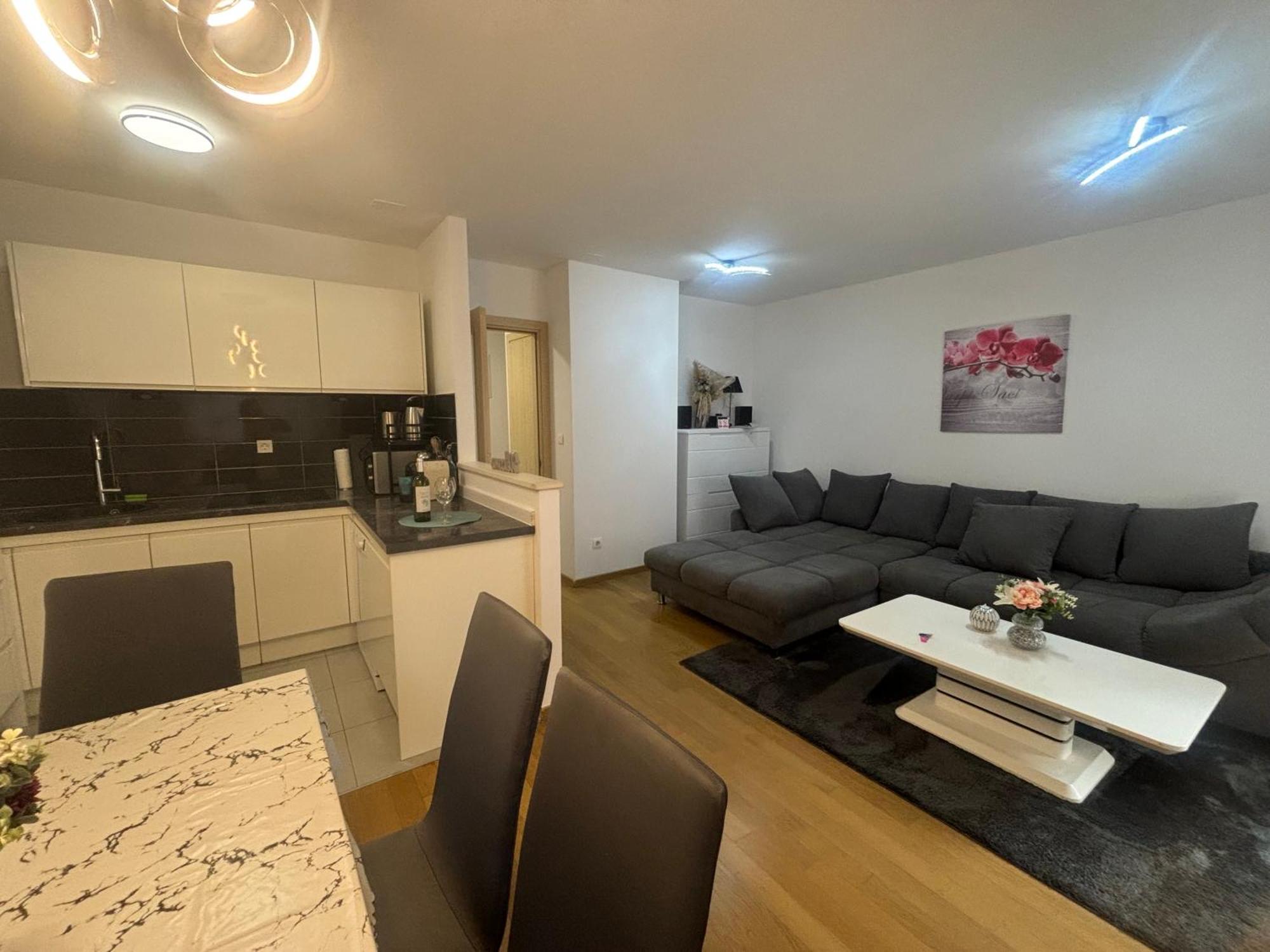 Apartment Dalmatinos Split Znjan Exterior photo