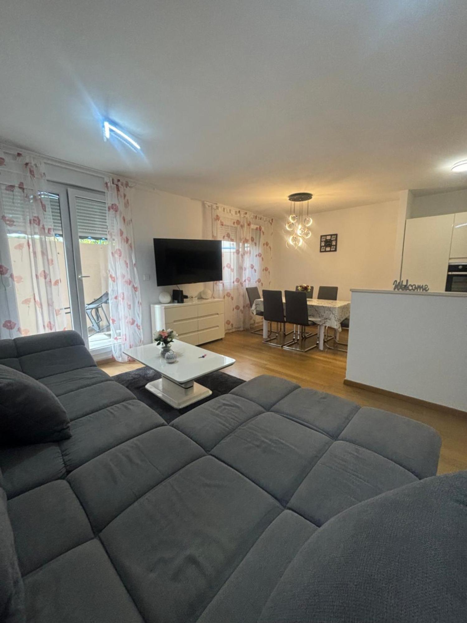 Apartment Dalmatinos Split Znjan Exterior photo